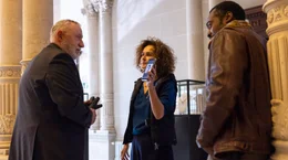 Die Kommissare Louma Shapiro (Marie-Lou Sellem, Mitte) und Pierre Didier (Miguel Francisco, re.) konfrontieren den Diamantenh&auml;ndler Adel Hoffman (Eric Godon, li.) mit ihren Indizien.