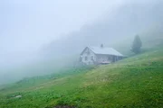 Alp Plaz&eacute;r im Nebel: Liegt auf 2100 Meter &uuml;ber dem Meer an der Grenze zum Schweizer Nationalpark