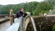 Ein Ermittlerduo aus Wien, Elfriede Gr&uuml;nberger (Sissy H&ouml;fferer, l.) und Leo Dolter (Tobias Resch, r.) untersucht einen Todesfall, von dem jeder dachte, er w&auml;re schon lange gekl&auml;rt.