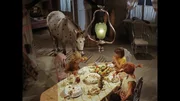 Tommy (P&auml;r Sundberg, l.) und Annika (Maria Persson, M.) feiern mit Pippi Langstrumpf (Inger Nilsson, r.) und ihren Tieren Geburtstag.