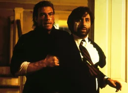 Max Walker (Jean-Claude Van Damme, li.) mit Senator Aaron McComb (Ron Silver)