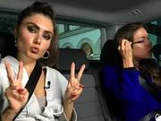 Kandidatin Patrizia (l.) und Shoppingbegleitung Celina. Kandidatin Patrizia (l.) und Shoppingbegleitung Celina.