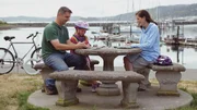 Ein von Heimweh geplagtes Paar kehrt zur&uuml;ck nach Fidalgo Island, nachdem sie die letzten Jahre in Rhode Island gelebt und gearbeitet haben. Sie freuen sich darauf, ihre f&uuml;nfj&auml;hrige Tochter in der charmanten Stadt Anacortes gro&szlig;zuziehen. Ihre W&uuml;nsche an das neue Zuhause: ein Spielzimmer, einen eingez&auml;unten Hof f&uuml;r die Hunde und eine offene K&uuml;che.