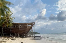 Pinisis werden in Werften direkt am Strand gebaut. Diese traditionelle Form des Schiffsbaus ist UNESCO-Weltkulturerbe, zusammen mit der dazugeh&ouml;rigen Segelkunst.