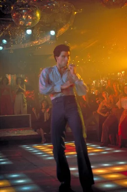 Das Highlight der Woche ist f&uuml;r Tony (John Travolta) der Samstagabend: Hier regiert er die Tanzfl&auml;che der Disco &bdquo;2001 Odyssey&ldquo; in Manhattan.