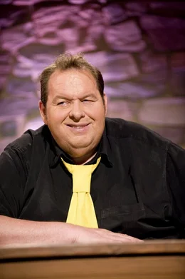 Augenzwinkernd, humorvoll und hintergr&uuml;ndig zeigt sich Ottfried Fischer in seinem Programm "Wo meine Sonne scheint" als Heimatexperte, der in die Abgr&uuml;nde von Gesellschaft und Politik eintaucht.