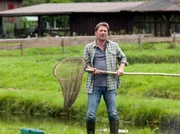 Wenn er alleine sein will, zieht Max (Michael Fitz) sich auf seine Fischfarm zurück. Wenn er alleine sein will, zieht Max (Michael Fitz) sich auf seine Fischfarm zurück.