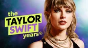 „Taylor Swift – Schicksalsjahre eines Superstars“ erzählt die Geschichte der erfolgreichsten Musikerin der heutigen Zeit und zugleich die Geschichte Amerikas im Wandel. „Taylor Swift – Schicksalsjahre eines Superstars“ erzählt die Geschichte der erfolgreichsten Musikerin der heutigen Zeit und zugleich die Geschichte Amerikas im Wandel.