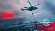 Ein Kampfschwimmer wird bei einer Einsatz-Übung aus der Ostsee in Hubschrauber hochgezogen. Ein Kampfschwimmer wird bei einer Einsatz-Übung aus der Ostsee in Hubschrauber hochgezogen.