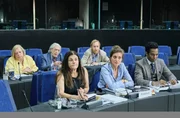 Gesine (Martina Eitner-Acheampong), Jorge (Luis Rego), Valentine Cantel (Georgia Scalliet), Sven (Gustaf Hammarsten), Eamon Geragthy (William Nadylam), Samy Kantor (Xavier Lacaille) v.l.n.r. Gesine (Martina Eitner-Acheampong), Jorge (Luis Rego), Valentine Cantel (Georgia Scalliet), Sven (Gustaf Hammarsten), Eamon Geragthy (William Nadylam), Samy Kantor (Xavier Lacaille) v.l.n.r.