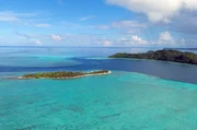 Eine kleine Insel vor dem Korallenriff in Wallis