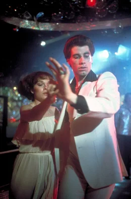 Viele Stunden haben Tony (John Travolta) und seine Partnerin Stephanie (Karen Lynn Gorney) f&uuml;r den gro&szlig;en Tanzwettbewerb trainiert. Ob sie gewinnen k&ouml;nnen?