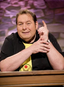 Augenzwinkernd, humorvoll und hintergr&uuml;ndig zeigt sich Ottfried Fischer in seinem Programm "Wo meine Sonne scheint" als Heimatexperte, der in die Abgr&uuml;nde von Gesellschaft und Politik eintaucht.