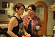 Ihren Ärger über Tom lässt Kathi an Moni aus. Von links: Katharina Benninger (Carina Dengler) und Monika Vogl (Christine Reimer). Ihren Ärger über Tom lässt Kathi an Moni aus. Von links: Katharina Benninger (Carina Dengler) und Monika Vogl (Christine Reimer).