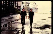 L-R: Max Walker (Jean-Claude Van Damme) und Fielding (Gloria Reuben)
