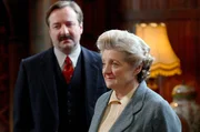 Inspector Lejeune (Neil Pearson) und Miss Marple (Julia McKenzie) Inspector Lejeune (Neil Pearson) und Miss Marple (Julia McKenzie)