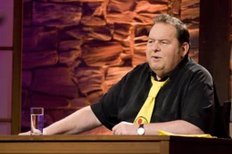 Augenzwinkernd, humorvoll und hintergr&uuml;ndig zeigt sich Ottfried Fischer in seinem Programm "Wo meine Sonne scheint" als Heimatexperte, der in die Abgr&uuml;nde von Gesellschaft und Politik eintaucht.