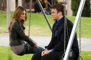 M&uuml;ssen sich &uuml;ber die Zukunft ihrer Beziehung klar werden: Castle (Nathan Fillion, r.) und Beckett (Stana Katic, l.)