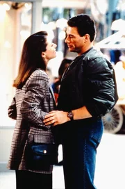 Melissa (Mia Sara, l.) offenbart Max (Jean-Claude Van Damme), dass sie schwanger ist!