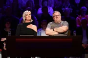 Rateteam-Kapit&auml;n Elton (r.) mit "ARD Brisant"-Moderatorin Kamilla Senjo (r.).