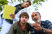 Von links: Dr. Paul Eckart (Florian Frowein), Nick Feulner (Daniel Friedl), Safi Edemir (Ercan Durmaz).