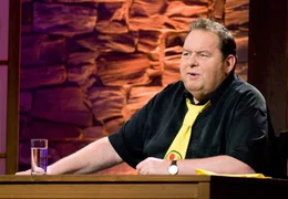 PHOENIX OTTFRIED FISCHER, ""Wo meine Sonne scheint"", am Dienstag (31.12.13) um 18:00 Uhr. Unter dem Titel "Wo meine Sonne scheint" pr&auml;sentiert Ottfried Fischer sein drittes Soloprogramm - augenzwinkernd, humorvoll, hintergr&uuml;ndig.