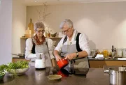 Inge Daberer und Sissy Sonnleitner beim Kochen. Inge Daberer und Sissy Sonnleitner beim Kochen.