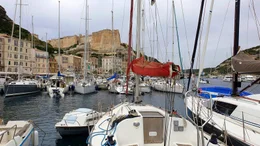 Der Hafen von Bonifacio.