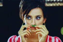Eine Leiche in der Tiefk&uuml;hltruhe und ein Filmteam als G&auml;ste: Raimunda (Pen&eacute;lope Cruz) versucht, ihr wirres Leben zu ordnen.