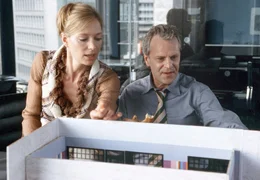 Yuppies bei der Arbeit: Tina (Katja Weitzenb&ouml;ck) und Laurens (Peter Sattmann) planen ihre Espressobar.