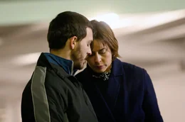 Valmir (Florist Bajgora) l&ouml;st bei Marta (Susanne Wolff) unerwartet heftige Gef&uuml;hle aus ...