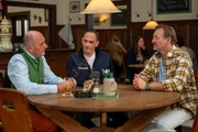 Als die M&auml;nner die Frauen durchschauen, planen sie eine Retourkutsche. Von links: Hubert (Bernhard Ulrich), Mike (Harry Blank) und Gregor (Holger Matthias Wilhelm).