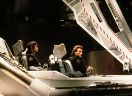 Zusammen mit seiner Kollegin Sarah Fielding (Gloria Reuben) reist Max Walker (Jean-Claude Van Damme) in die Vergangenheit, um die Eingriffe in den Zeitenlauf r&uuml;ckg&auml;ngig zu machen.