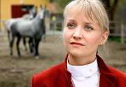 Katharina Lenz (Eva Herzig) hat es geschafft: Sie ist die neue Gestütsleiterin von Piber. Katharina Lenz (Eva Herzig) hat es geschafft: Sie ist die neue Gestütsleiterin von Piber.