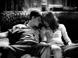 rbb Fernsehen CONTROL, Spielfilm Gro&szlig;britannien/USA/Australien/Japan 2007, am Samstag (01.01.11) um 00:30 Uhr. Ian (Sam Riley) gelingt es nicht, die Aff&auml;re mit Annik (Alexandra Maria Lara) zu beenden. Zu eng sind seine seelischen Bindungen an sie.