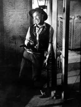Noch glaubt sich Gangster Liberty Valance (Lee Marvin) siegessicher. Doch wer wird zuerst schie&szlig;en? Valance, Stoddard oder doch jemand ganz anderes?