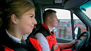 Fabienne Kraft und Lukas Schad vom Flughafen-Rettungsdienst fahren t&auml;glich Eins&auml;tze.