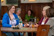 Sophia glaubt, dass sie nicht die Richtige f&uuml;r die Leitung des Dorffestes ist. Von links: Sophia (Patricia Freund), Ulla (Sabrina Dietel, KLD) und Rosi (Brigitte Walbrun).