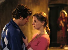 Die Deutsche Sara (Theresa Scholze) und der Italiener Marco (Mirko Lang) verbindet eine leidenschaftliche Liebe.