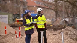 Projektleiterin Ditte Juul S&oslash;rensen (l.) und Gesamt-Koordinator Mikkel Balskilde Hansen (r.) auf einer Baustelle in Kopenhagen.
