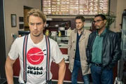 Dominik Morgenstern (Joscha Kiefer, M.) und Franz Ainfachnur (Christofer v. Beau, r.) sprechen mit Benjamin Lottner (Niklas Löffler, l.). Dominik Morgenstern (Joscha Kiefer, M.) und Franz Ainfachnur (Christofer v. Beau, r.) sprechen mit Benjamin Lottner (Niklas Löffler, l.).