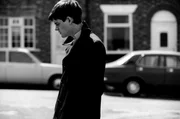 In seiner heimatlichen Enge verliert Ian Curtis (Sam Riley) zunehmend die Kontrolle &uuml;ber seine Liebe, seine Karriere, seine Ehe und sich selbst...
