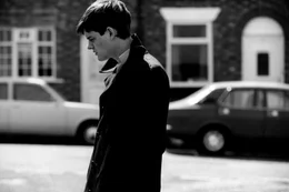 In seiner heimatlichen Enge verliert Ian Curtis (Sam Riley) zunehmend die Kontrolle &uuml;ber seine Liebe, seine Karriere, seine Ehe und sich selbst...