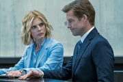 Nachdem die Auslandsoperation von Sylvia (Emilia Fox) beendet wurde, diskutiert sie dar&uuml;ber mit ihrem Geheimdienstkollegen und Ex-Mann Adam (Jamie Bamber).