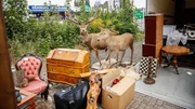 Das Hirsch-Pärchen nimmt Günther Lamers als Eye-Catcher mit auf den Havelberger Trödelmarkt. Das Hirsch-Pärchen nimmt Günther Lamers als Eye-Catcher mit auf den Havelberger Trödelmarkt.