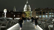 Nachtleben: Millennium Bridge und St. Pauls Cathedral in London. Nachtleben: Millennium Bridge und St. Pauls Cathedral in London.