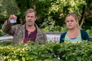 Sandra Schwartenbeck (Marie Luise Schramm, r.), Finn Kiesewetter (Sven Martinek, l.) bei ihren Ermittlungen. Sie wollen mit dem Samenspender Hannes Conrad sprechen.