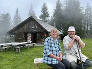 Bergbauernpaar Silvia und Josef Buchebner auf der Rattner-Alm im Joglland.