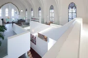 Eine Nachbarschaftskirche wurde zu einem komplexen Wohnraum umgebaut – ermöglicht durch Zecc Architects. Eine Nachbarschaftskirche wurde zu einem komplexen Wohnraum umgebaut – ermöglicht durch Zecc Architects.
