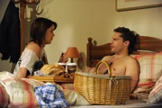 Nach ihrem Liebesgest&auml;ndnis ist Kathi sich ihrer Sache sicher. Von links: Katharina Benninger (Carina Dengler) und Tom Stadlbauer (Patrick Jahns).
